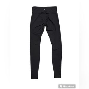 Size 6 Lululemon leggings.